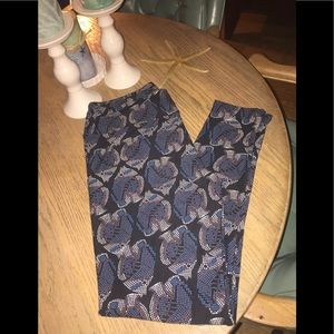 NWOT SUPER CUTE LULAROE BLUE FISH w/BLACK LEGGINGS